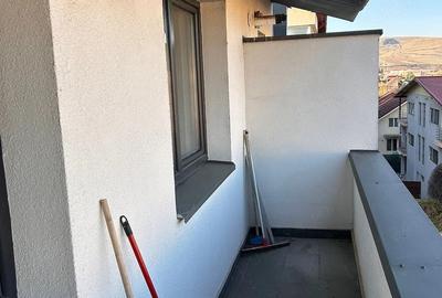 Apartament cu 3 camere decomandat în Florești
