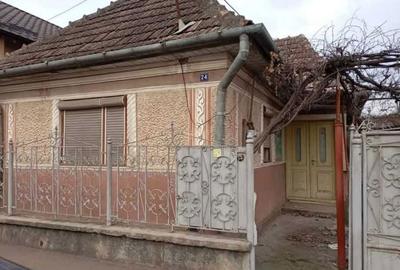 Casă cu 3 camere în Central - 1