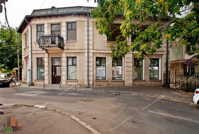 Spațiu Comercial, locație centrală, cu parcare privată inclusă