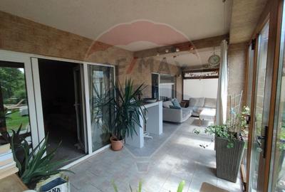 Casă individuală cu 8 camere cu Teren 982 Mp în Central - 2