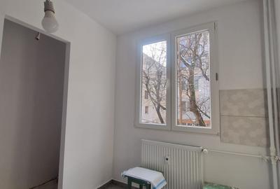 Brancoveanu - Apartament 3 camere - 2 gr sanitare - et 1 -  renovat - decomandat - 12