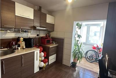 Apartament 3 camere, decomandat, et. intermediar- Nicolina - 9