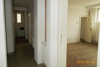 Cotroceni, Eroilor, 4 camere, demisol inalt,  decomandat, imobil mic, birouri - 4