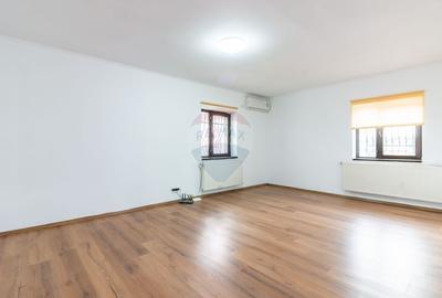 Spațiu comercial, de 374 mp, în Central - 14