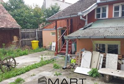 Apartament la casa si curte zona Centrala - 1