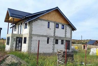 Casă cu 4 camere în Central - 2