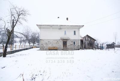 Casă cu 5 camere cu Teren 1373 Mp în Brad - 1