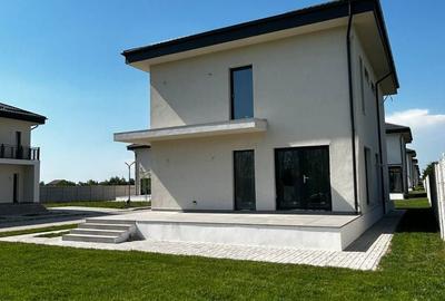 Casă cu 5 camere cu Teren 460 Mp în Corbeanca