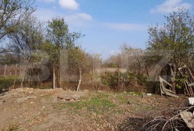 Casă cu 2 camere cu Teren 1160 Mp în Central