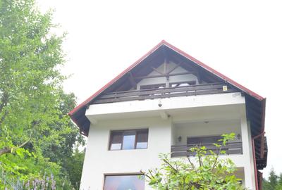 Casă individuală cu 6 camere cu Canalizare în Zamora