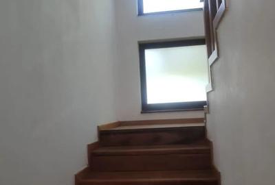 Casă cu Teren 200 Mp în Central