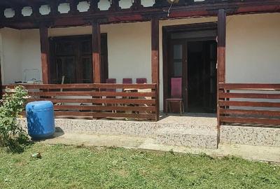 Casă cu Teren 1300 Mp în Central
