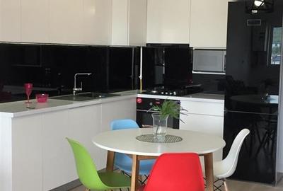 Apartament cu 3 camere semidecomandat, mobilat în Bună Ziua
