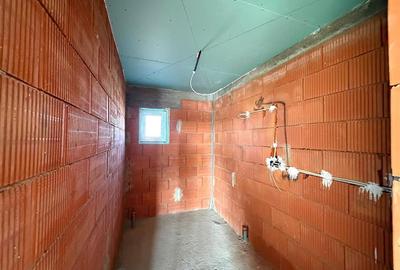 Casă cu 3 camere cu Teren 300 Mp în Sânmartin - 11