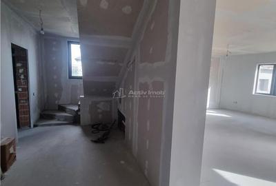 Casă cu 4 camere decomandat în Calomfirești - 13