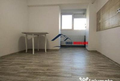 Apartament cu 4 camere decomandat în Micro 3 - 1