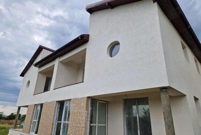 Casă cu 4 camere în Central - 3