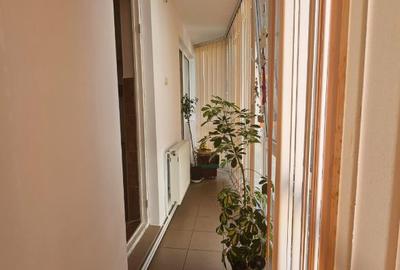 Apartament cu 3 camere decomandat în Astra - 14