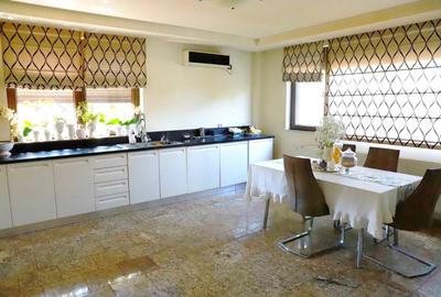 Casa spatioasa langa padure, Corbeanca Petresti, teren generos, acces rapid DN1 - 4