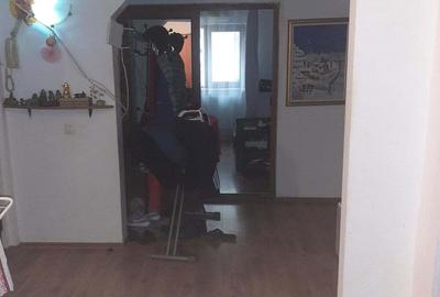 Vand apartament cu 3 cam decomandat cu bucatarie de 22 m ?i terasa cu balcon - 2