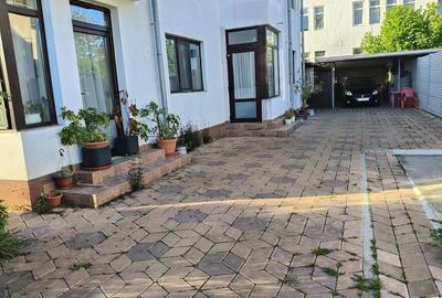 Casă cu Teren 400 Mp în Central - 2