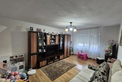 Vanzare apartament 2 camere, decomandat, zona lini?tita, strada Zambilelor - 2