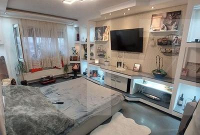 Apartament cu 3 camere decomandat în Șega - 2