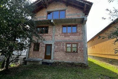 Vand casa singur in curte 240 mp utili, 400 mp teren - 1