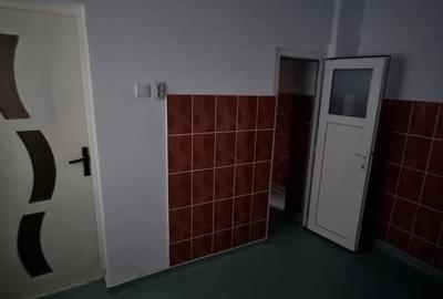 Spațiu comercial, de 900 mp, în Central - 4