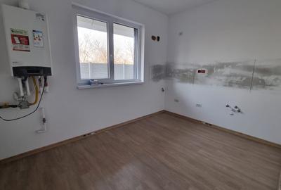 Casă cu 4 camere cu Canalizare în Central - 9