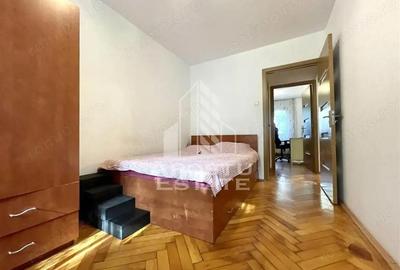 Apartament cu 3 camere etajul 1 zona Sagului