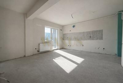 Apartament cu 3 camere semidecomandat în Florești