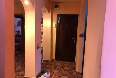 Apartament cu 4 camere decomandat în Central - 1