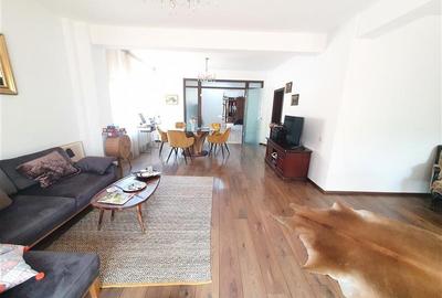 Casă individuală cu 5 camere cu Canalizare în Bucureștii Noi