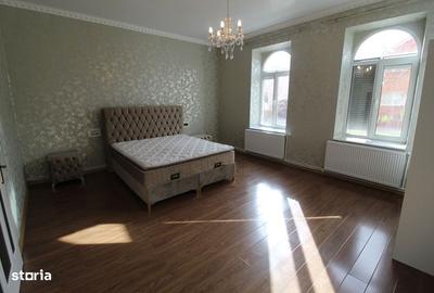 Casă cu 4 camere cu Teren 750 Mp în Central - 12