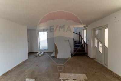 Casă individuală cu 4 camere cu Canalizare în Central - 14