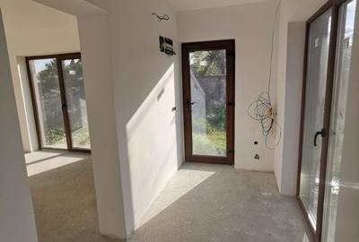 Casă cu 4 camere în Central - 2