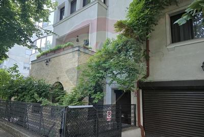 Apartament cu 2 camere semidecomandat, mobilat în Primăverii
