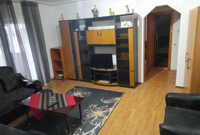 Inchiriez apartament doua camere micro 14, 1500 lei - 2