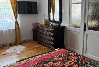 Casă cu 4 camere în Centrul Civic