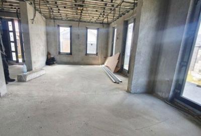 Casă cu 4 camere în Central - 1