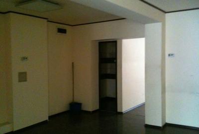 Spațiu comercial, de 75 mp, în Central - 3