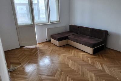 Apartament cu 2 camere semidecomandat în Micro 20 - 1