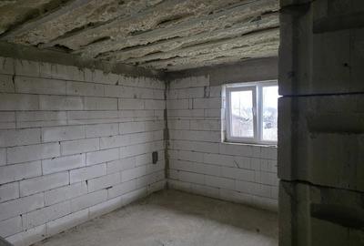 Casă cu 4 camere cu Teren 1400 Mp în Iazu - 2