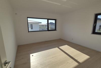 Vila de vanzare in Tunari - 14