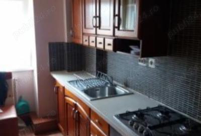 Inchiriez apartament 3 camere , decomandat - 2