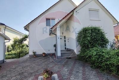 Casă / Vilă cu 8 camere de vânzare în zona Central - 38