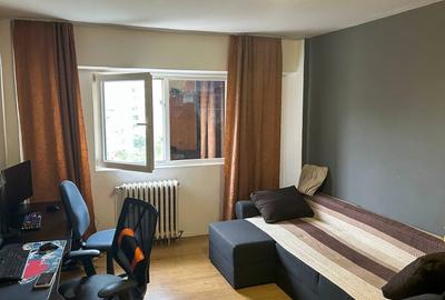 Apartament cu 2 camere decomandat, mobilat în Între Lacuri