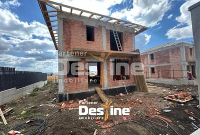 Casă cu 4 camere cu Teren 350 Mp în Rediu