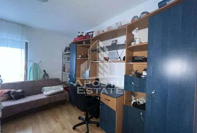 Apartament cu 3 camere, semidecomandat, bloc nou, etajul 1 - 2